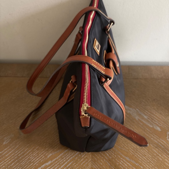 Dooney & Bourke Wayfarer Black Nylon/ Leather Top Zip Tote Handbag - Picture 4 of 6